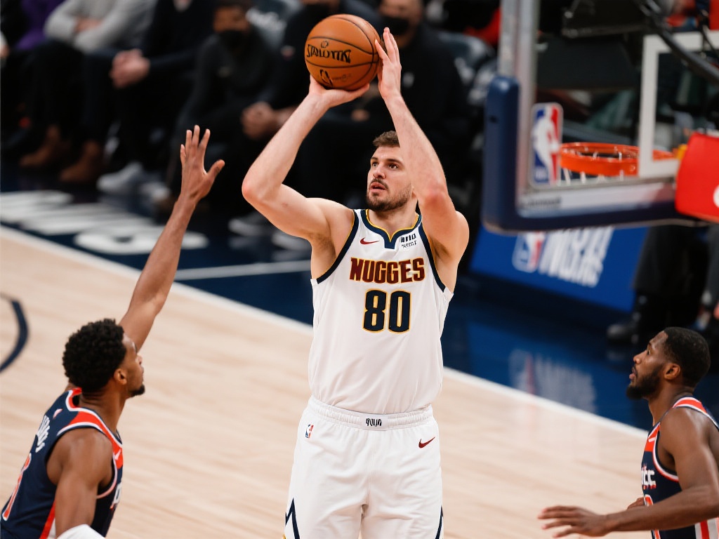 波格丹诺维奇三分精准爆发 正负值+20全场领跑 三分球命中率惊人,射手本色展现无遗
波